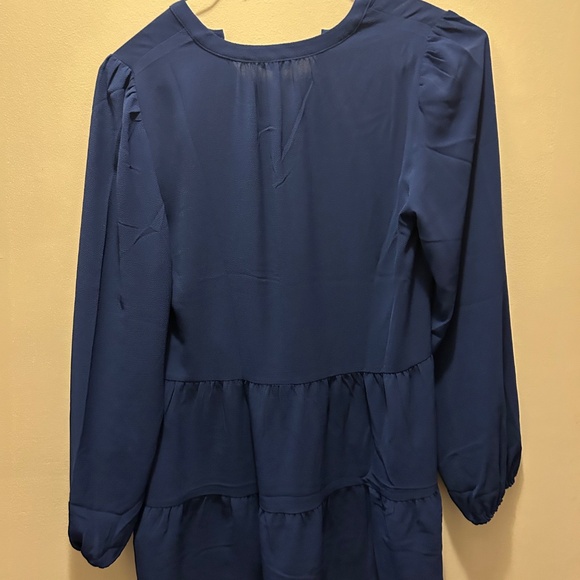 blouse - Picture 2 of 3